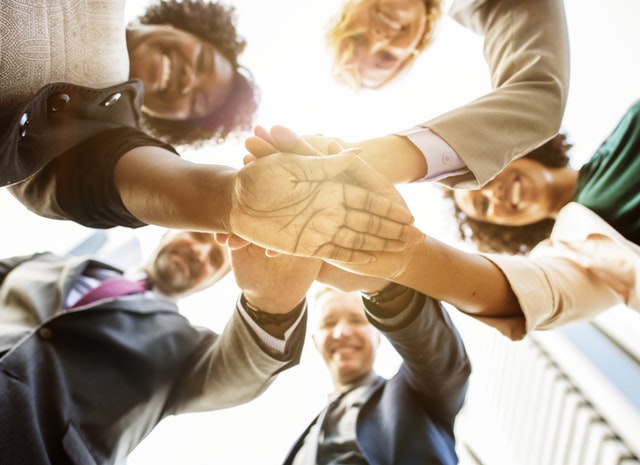 3 Exemplos de Dinâmica de Trabalho em Equipe Rápida